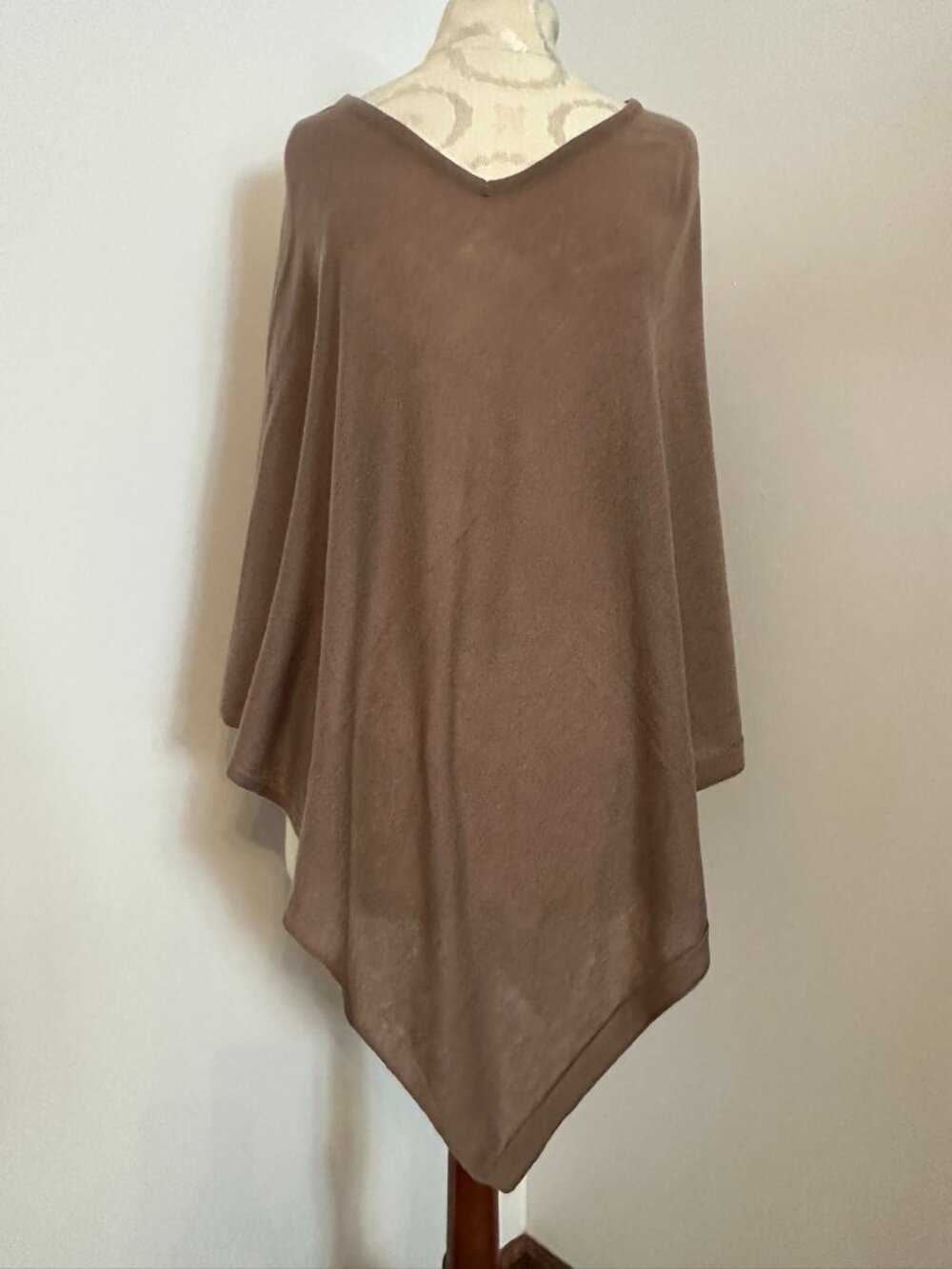 NWT PRETTY PERSUASIONS LIGHTWEIGHT WOOL BLEND BROWN PONCHO FALL COZY KNIT CASUAL